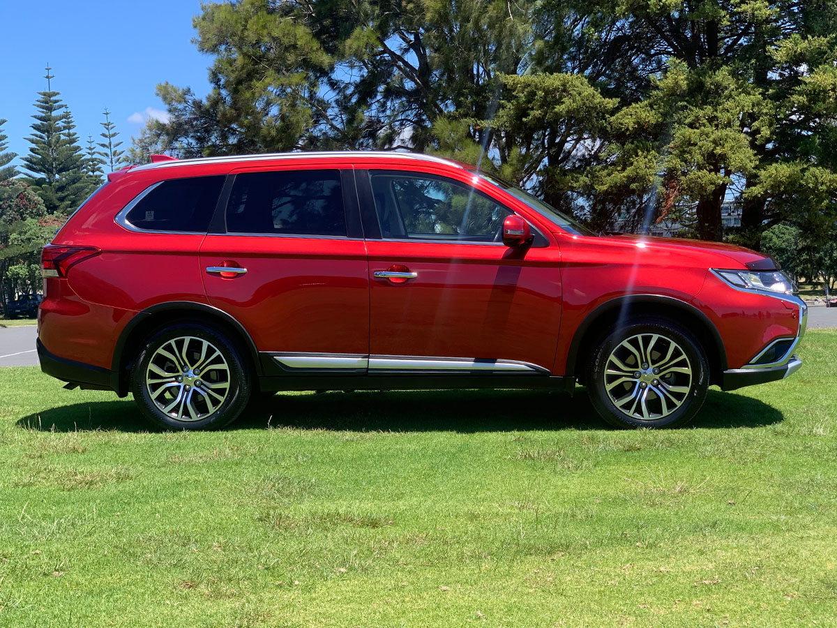 2017 Mitsubishi Outlander VRX 4WD 7 Seater 2.4L Petrol