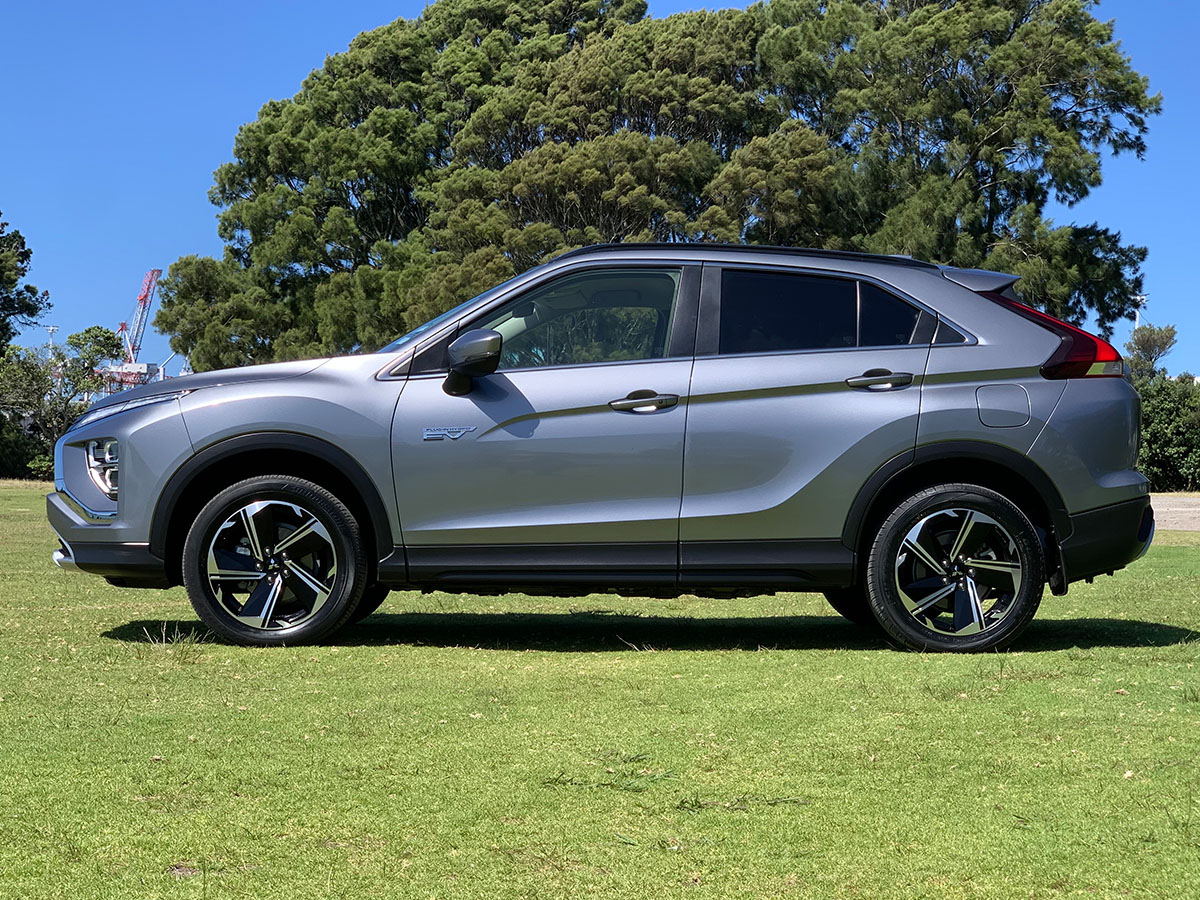 2022 Mitsubishi Eclipse Cross PHEV XLS 4WD HYBRID
