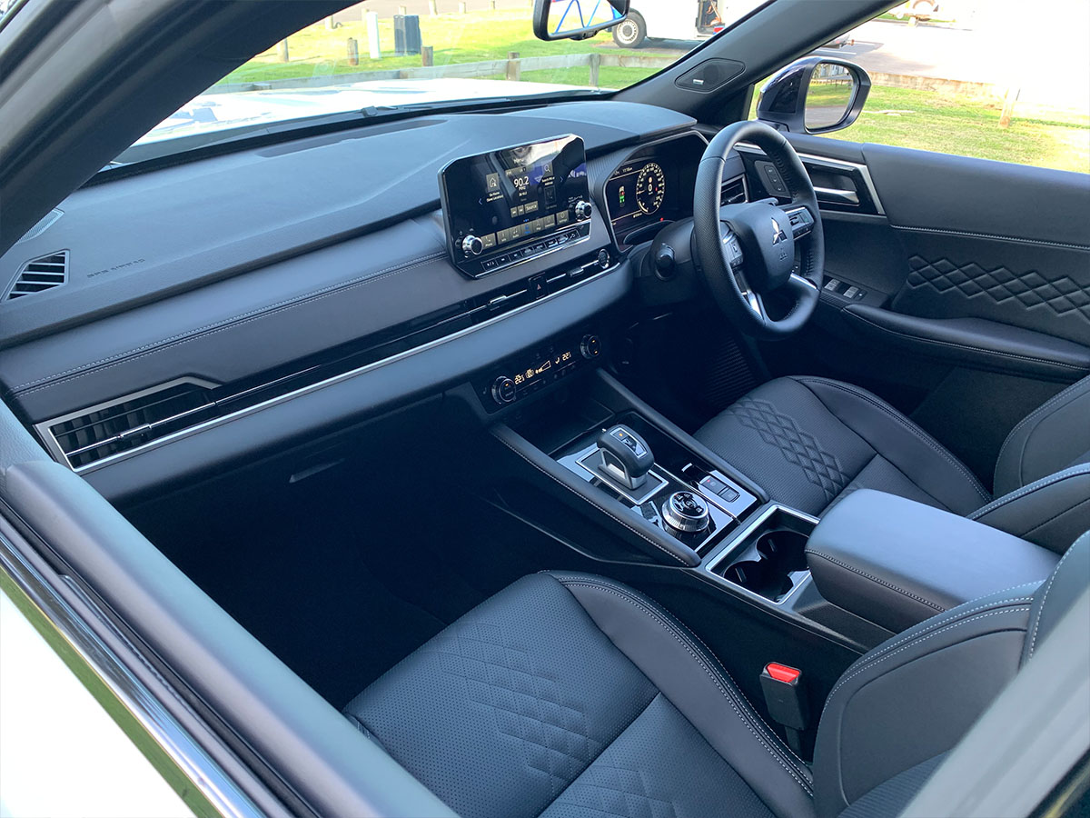 2024 Mitsubishi Outlander Exceed 2.5L 4WD 7 Seater CVT Auto