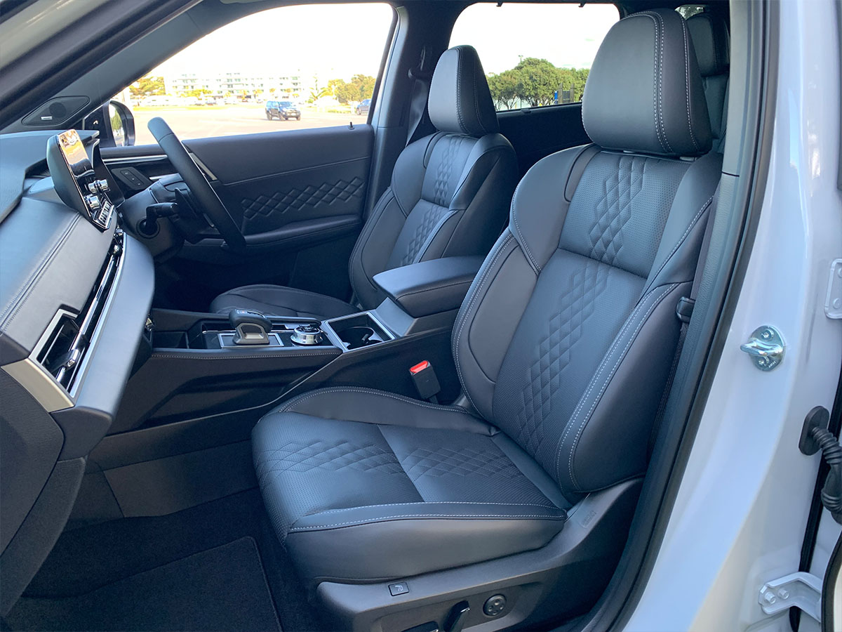 2024 Mitsubishi Outlander Exceed 2.5L 4WD 7 Seater CVT Auto