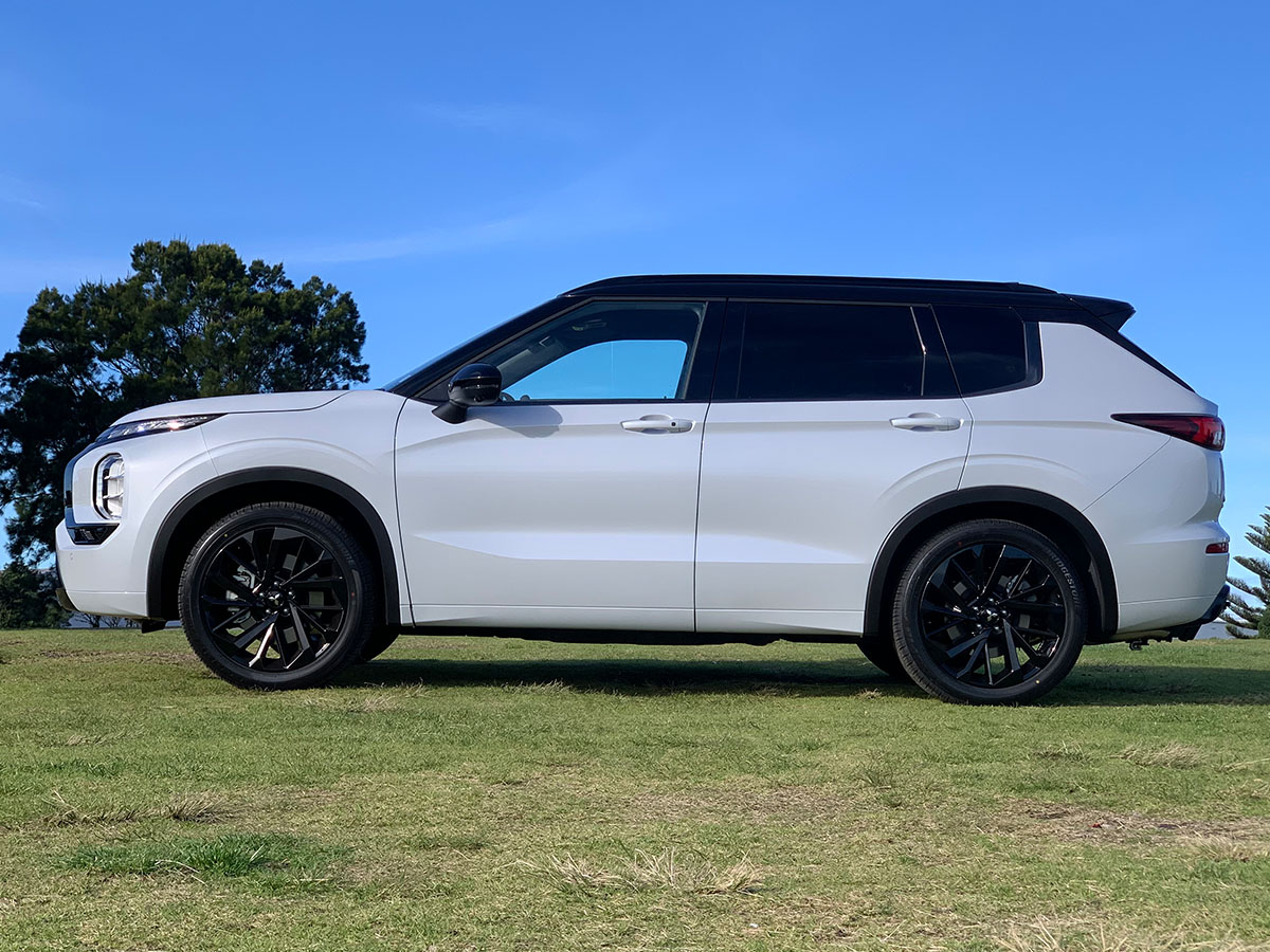 2024 Mitsubishi Outlander Exceed 2.5L 4WD 7 Seater CVT Auto