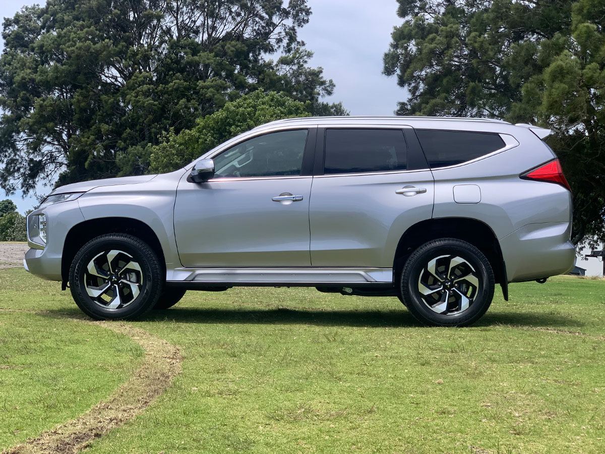 2024 Mitsubishi Pajero Sport VRX