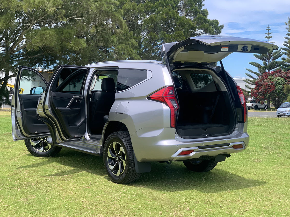 2024 Mitsubishi Pajero Sport VRX