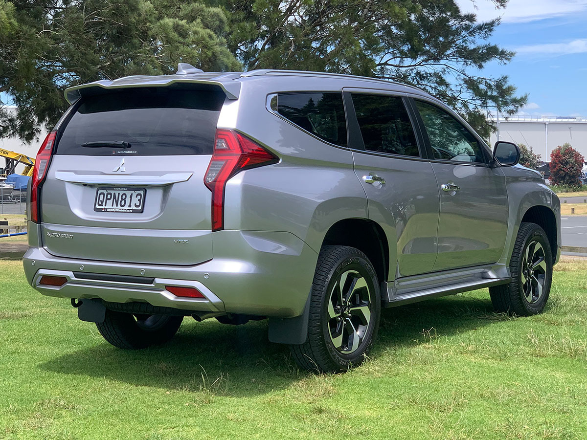 2024 Mitsubishi Pajero Sport VRX