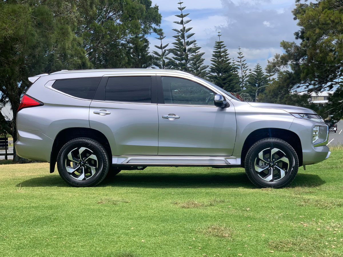 2024 Mitsubishi Pajero Sport VRX