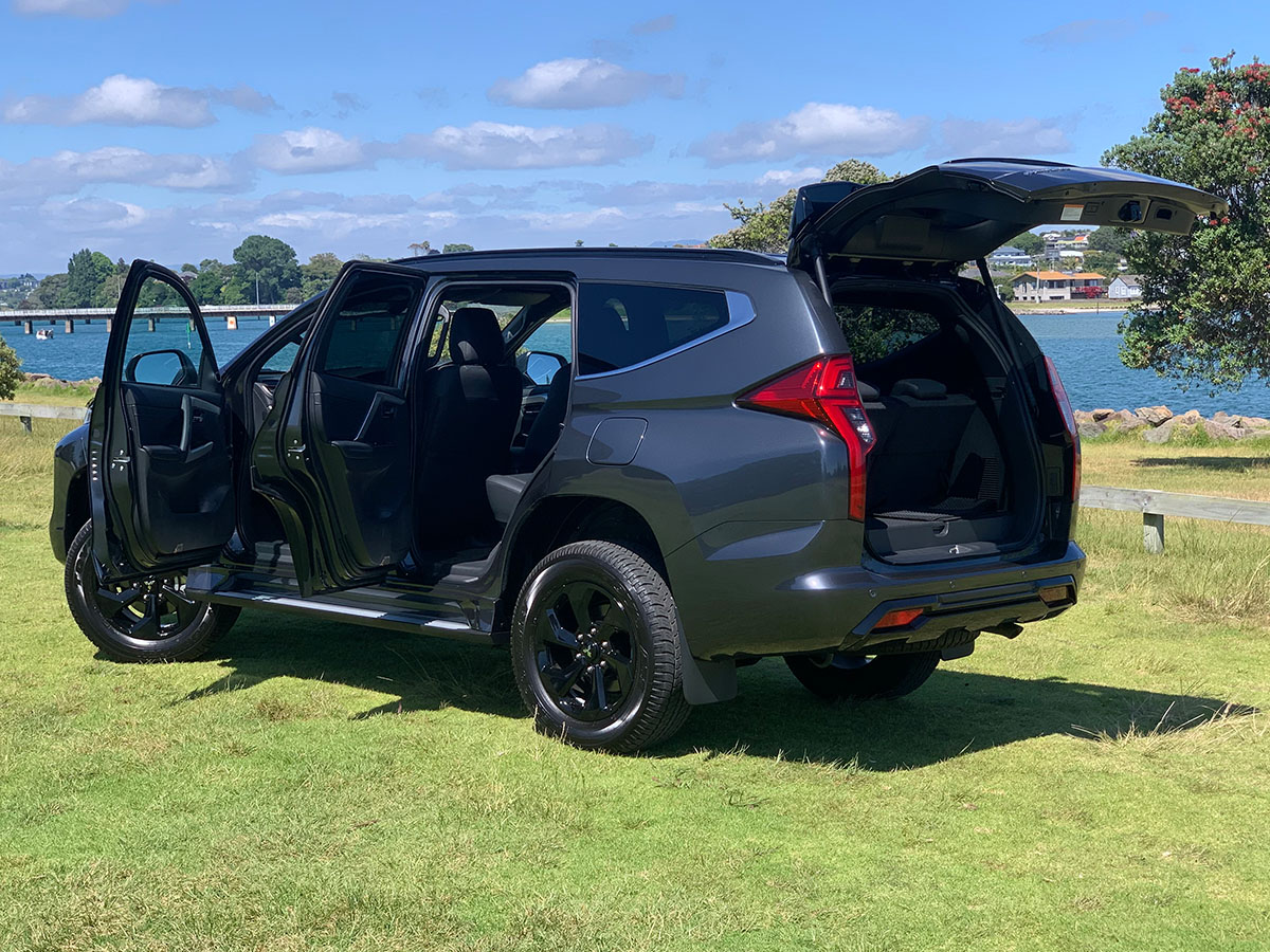 2024 Mitsubishi Pajero Sport VRX Black Edition