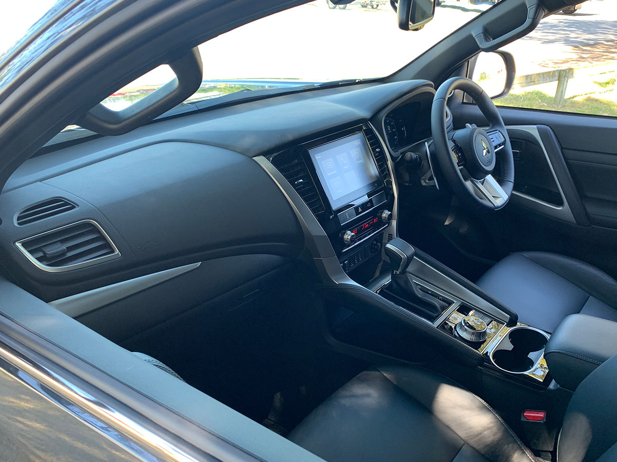 2024 Mitsubishi Pajero Sport VRX Black Edition