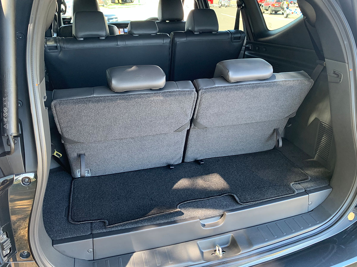 2024 Mitsubishi Pajero Sport VRX Black Edition