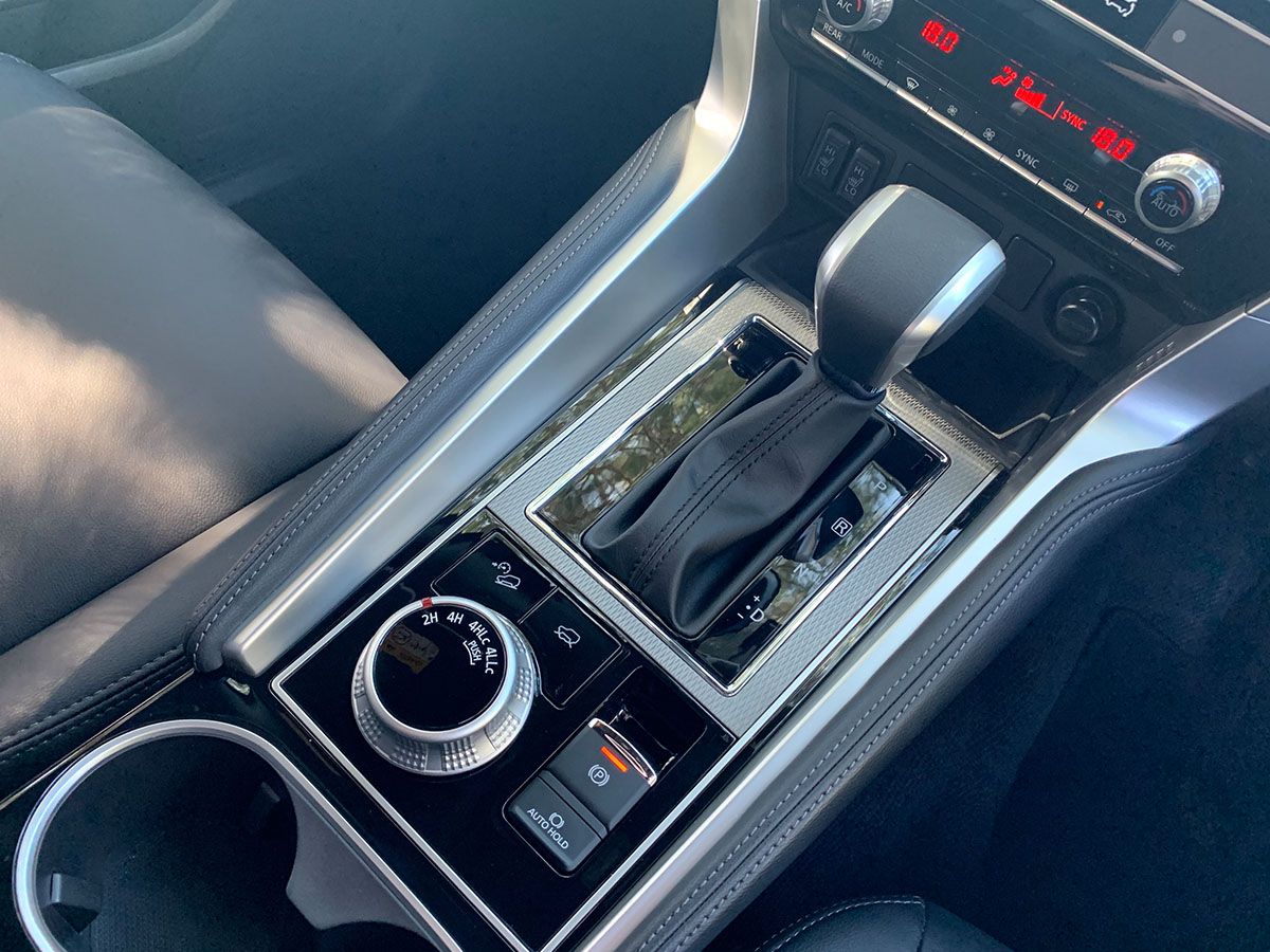 2024 Mitsubishi Pajero Sport VRX Black Edition