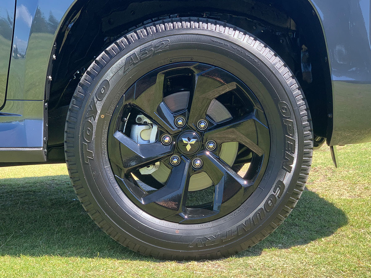 2024 Mitsubishi Pajero Sport VRX Black Edition