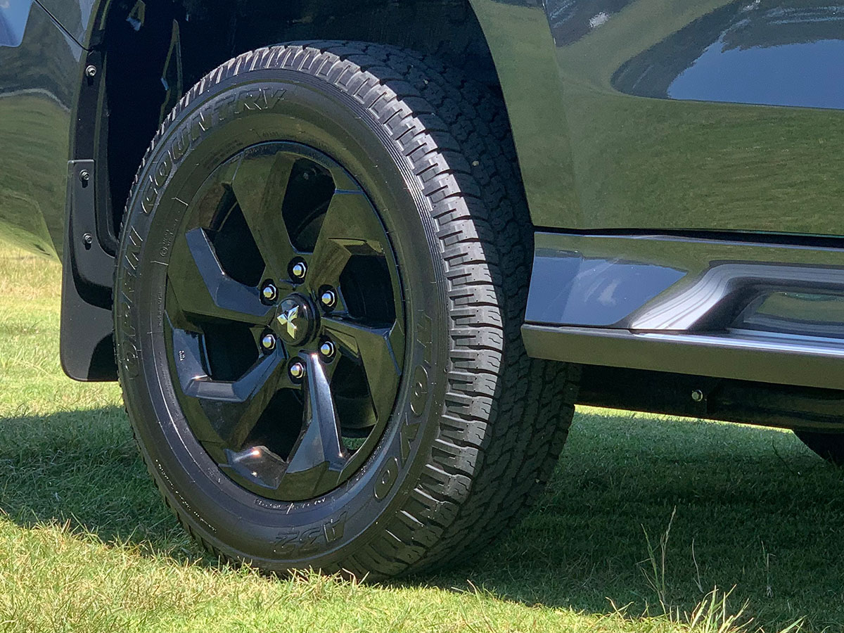 2024 Mitsubishi Pajero Sport VRX Black Edition