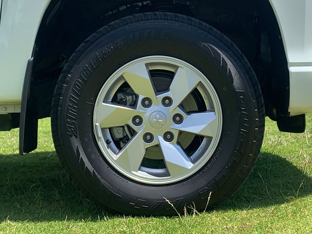 2024 Mitsubishi Triton GLX Club Cab 4WD – Includes Tray