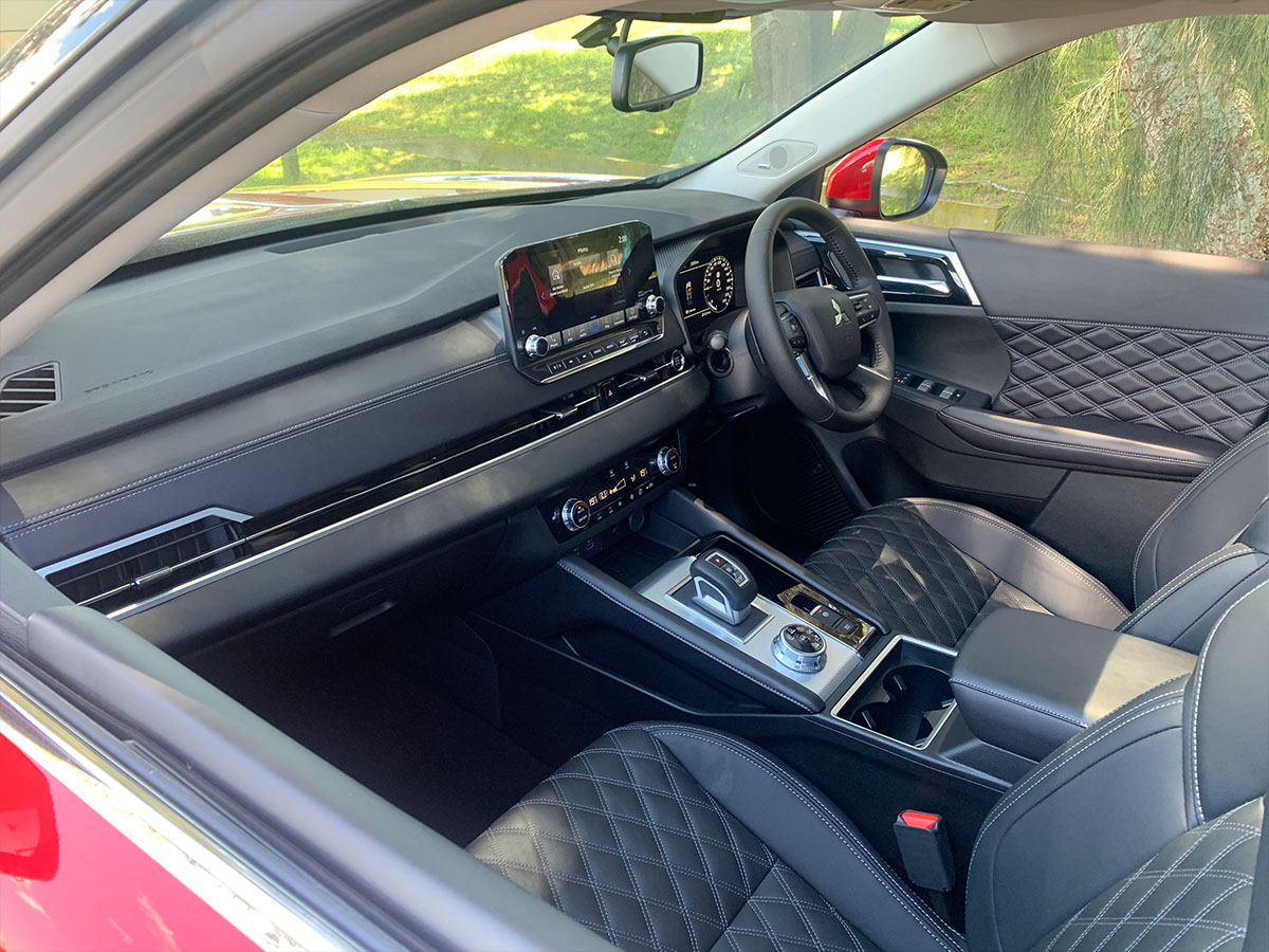 2024 Mitsubishi Outlander VRX 2.5L 4WD 7 Seater CVT Auto