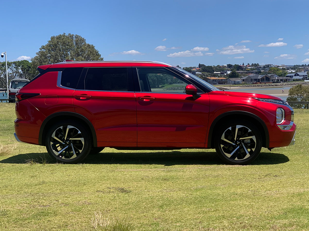2024 Mitsubishi Outlander VRX 2.5L 4WD 7 Seater CVT Auto