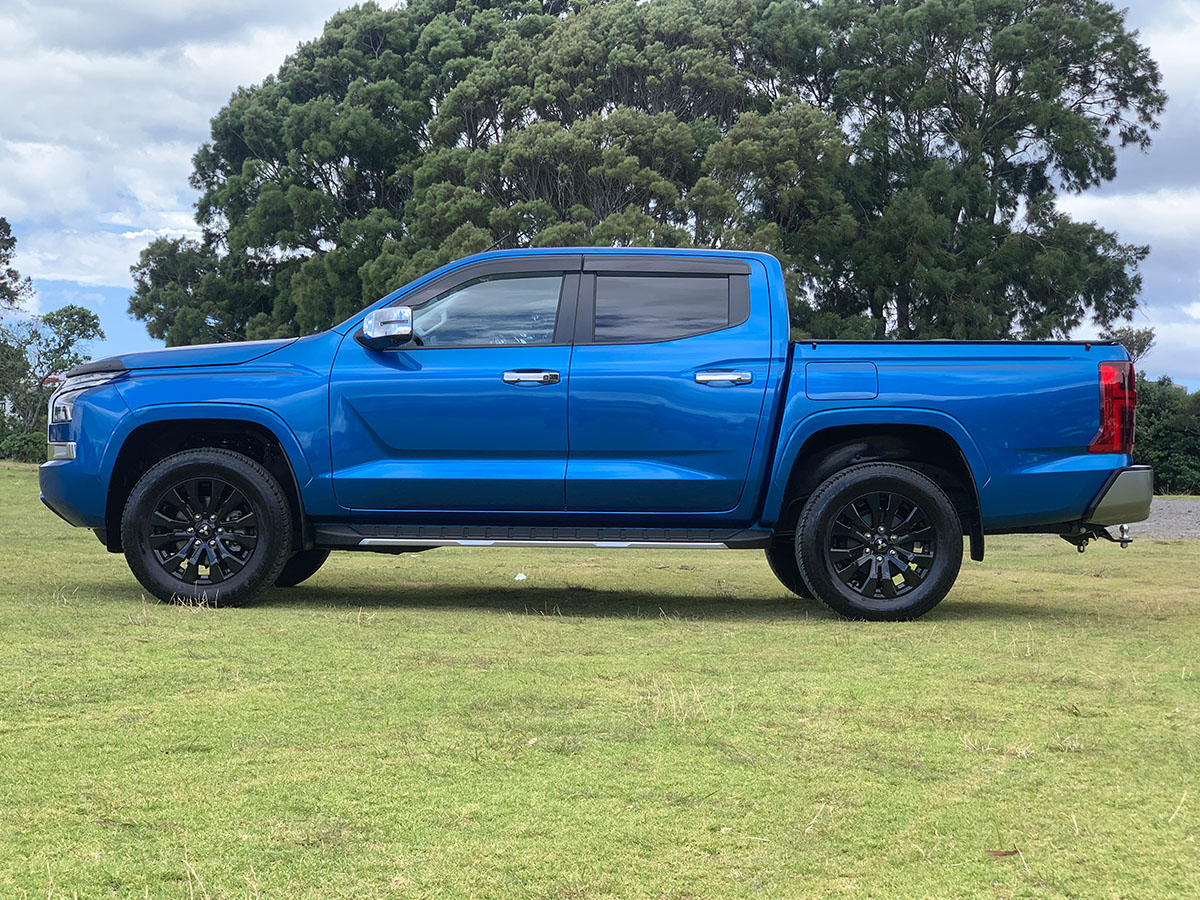 2024 Mitsubishi Triton GLXR 2WD 2.4L Bi-Turbo Diesel 6 Speed Auto