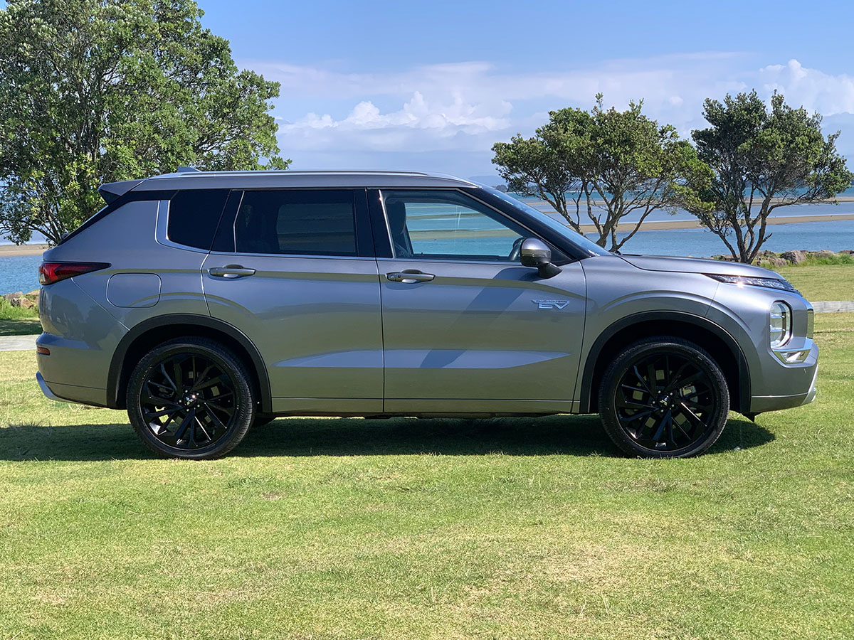 2023 Mitsubishi Outlander VRX PHEV HYBRID 4WD