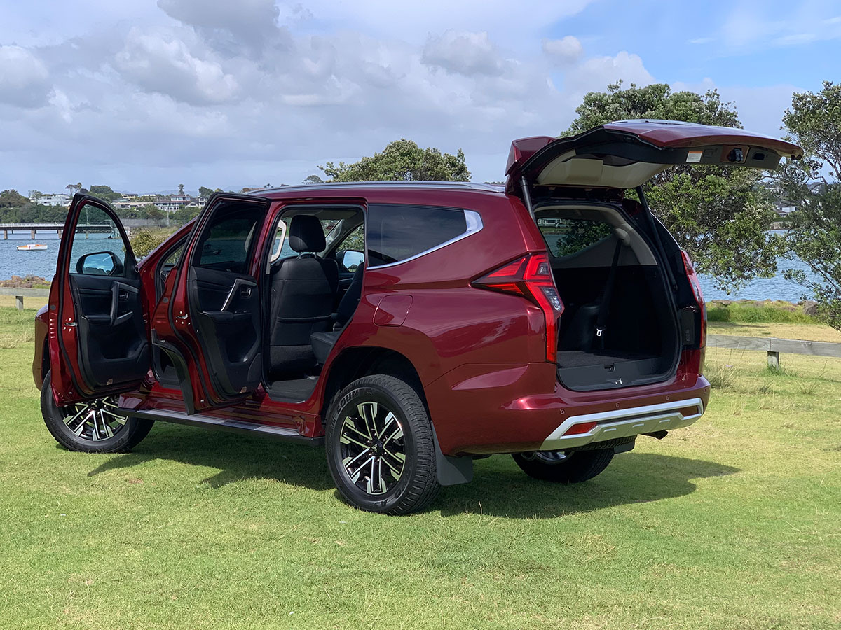 2023 Mitsubishi Pajero Sport VRX 4WD 7 Seater