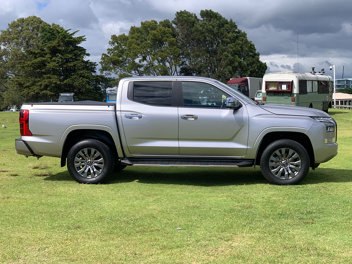 2024 Mitsubishi Triton GLXR 2WD 2.4L Bi-Turbo Diesel 6 Speed Auto