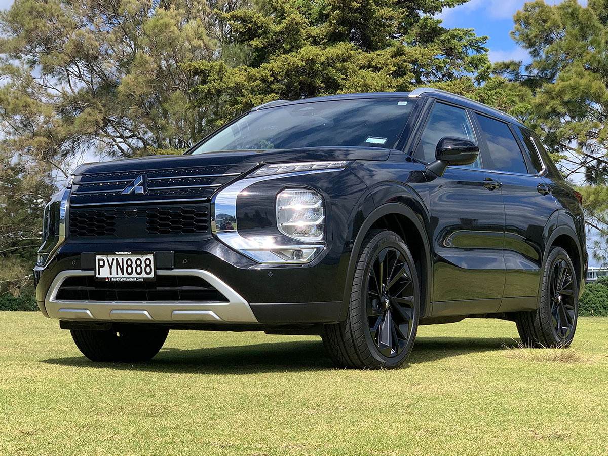 2023 Mitsubishi Outlander XLS 2WD 7 Seater 2.5L Petrol Auto