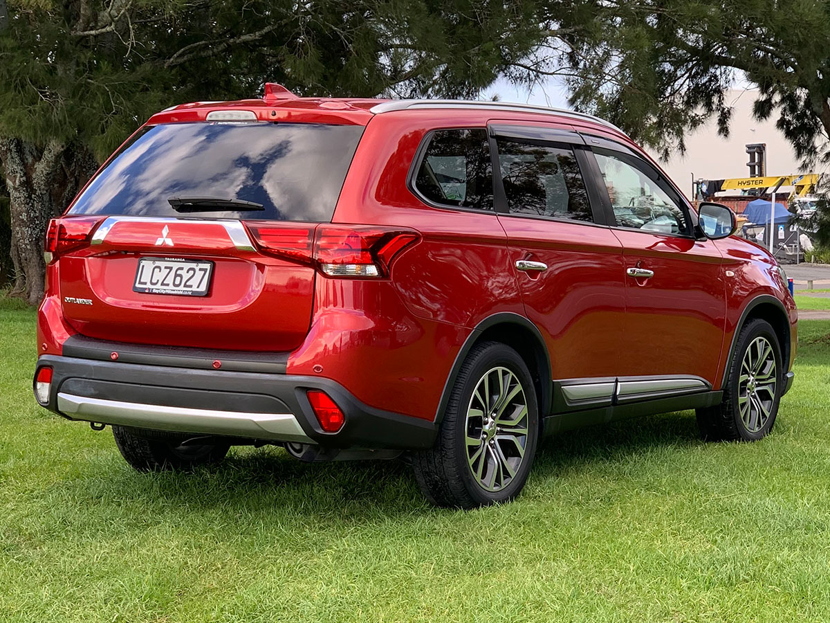 2018 Mitsubishi Outlander LS 2.4L Petrol 7 Seater Automatic