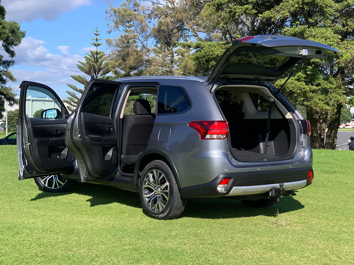 2018 Mitsubishi Outlander XLS 4WD 7 Seater 2.4L Petrol Automatic