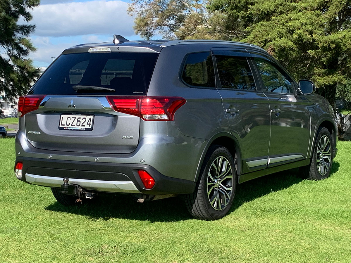 2018 Mitsubishi Outlander XLS 4WD 7 Seater 2.4L Petrol Automatic