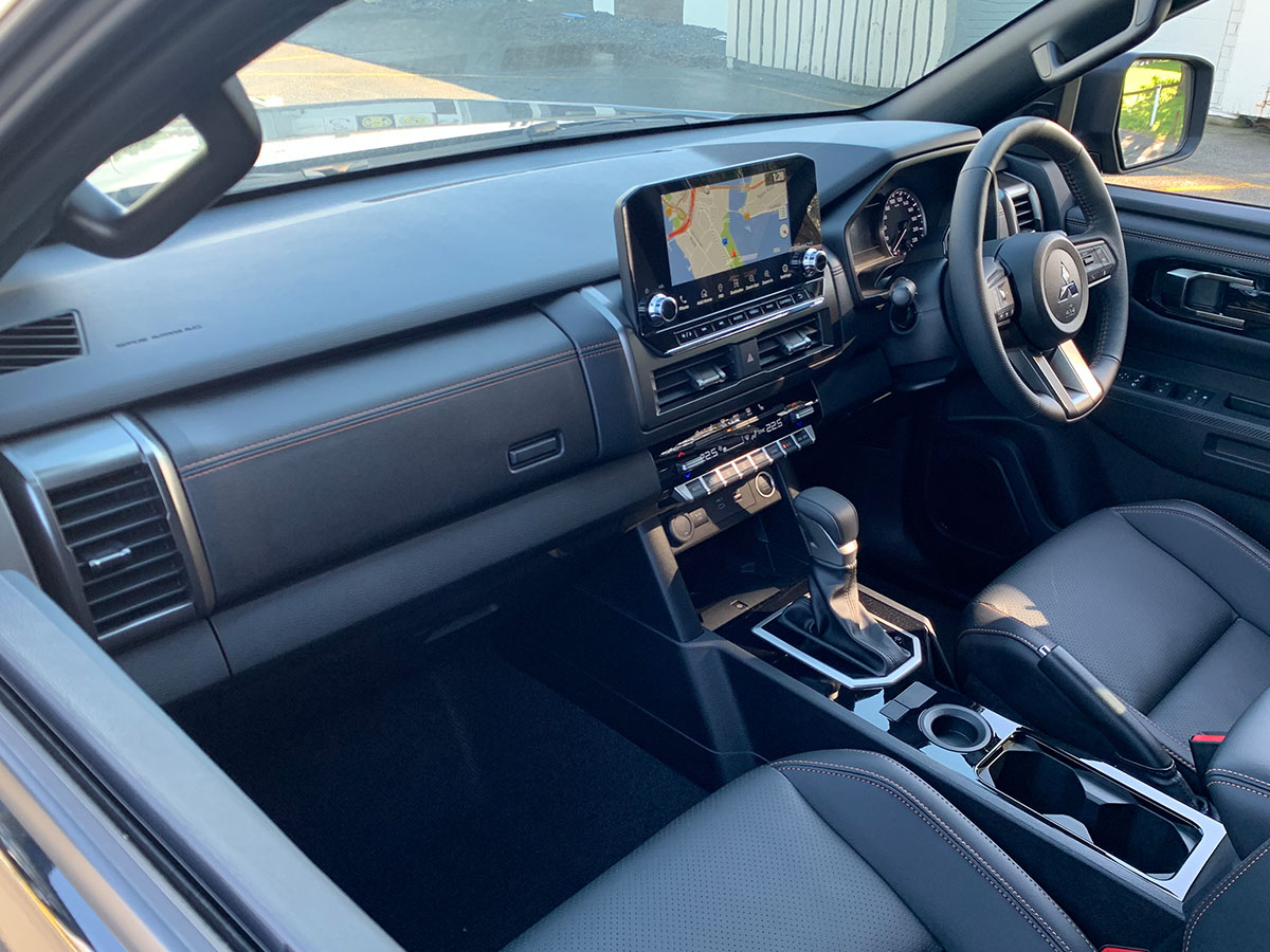 2025 Mitsubishi Triton VRX 2WD 2.4L Bi-Turbo Diesel 6 Speed Auto