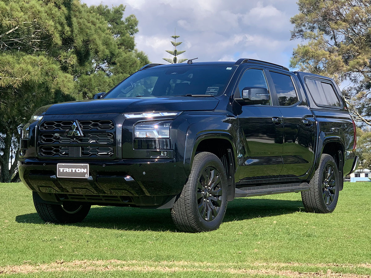 2025 Mitsubishi Triton VRX 2WD 2.4L Bi-Turbo Diesel 6 Speed Auto