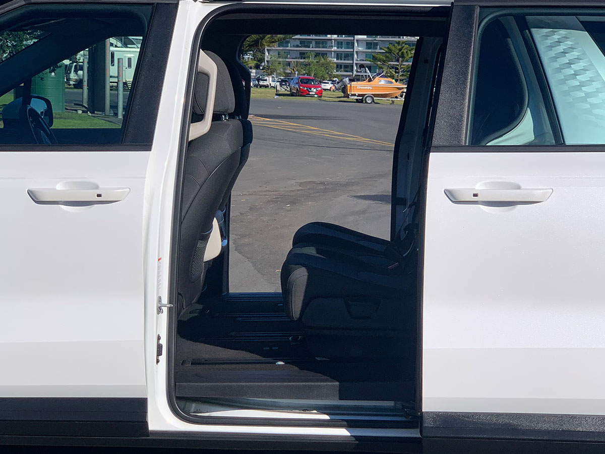 2023 Kia Carnival EX 2.2L Diesel Turbo 8 Seater