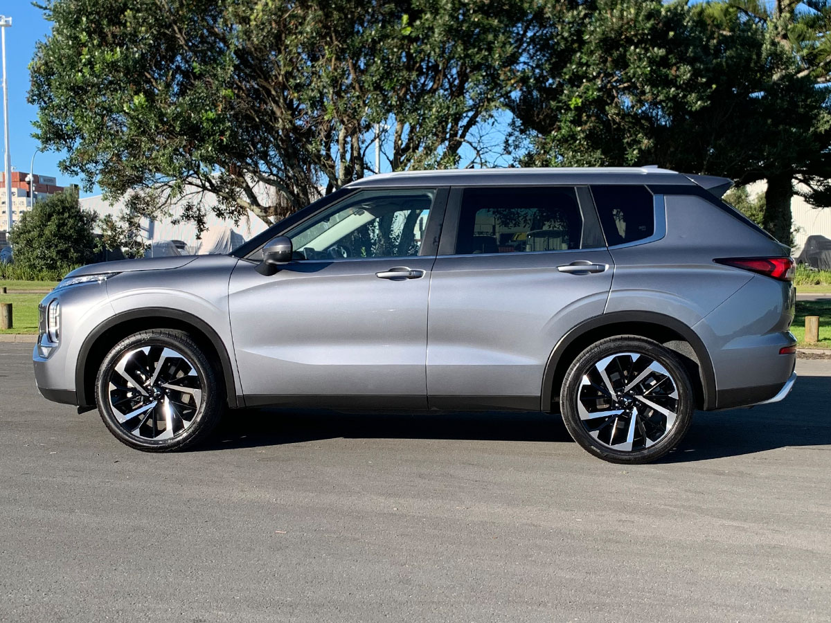 2023 Mitsubishi Outlander XLS 2WD 7 Seater 2.5L Petrol Auto