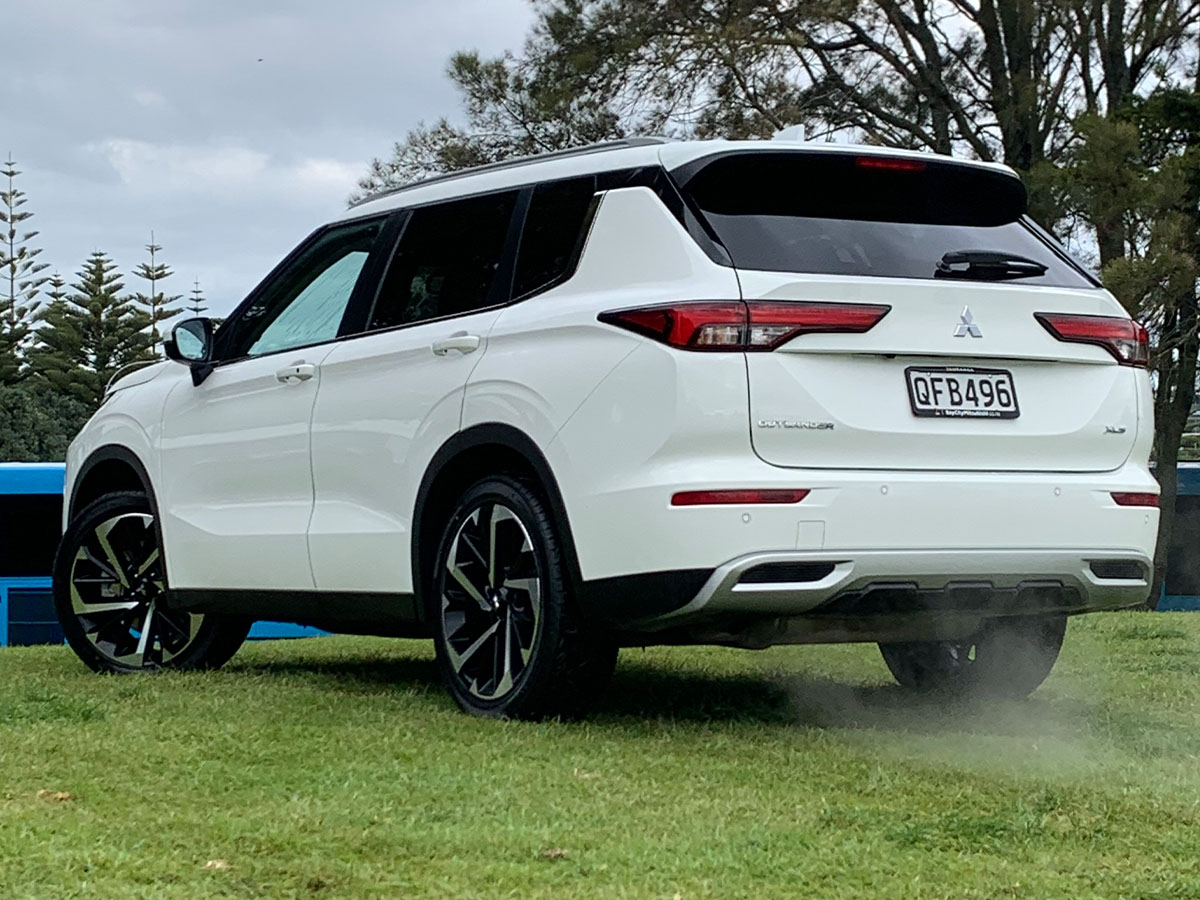 2023 Mitsubishi Outlander XLS 2WD 7 Seater 2.5L Petrol Auto