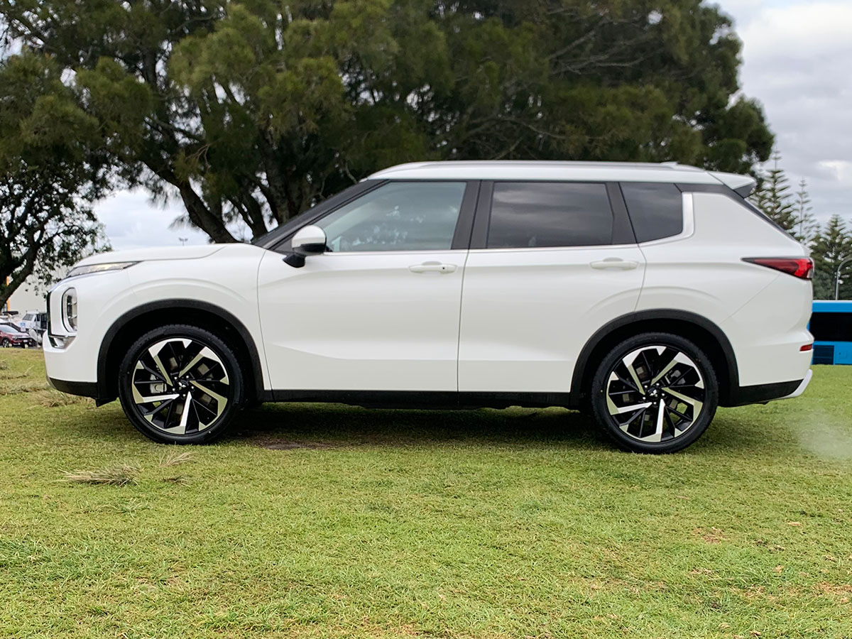 2023 Mitsubishi Outlander XLS 2WD 7 Seater 2.5L Petrol Auto