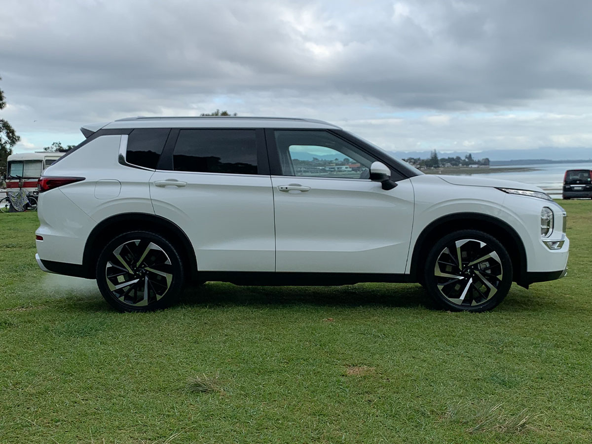 2023 Mitsubishi Outlander XLS 2WD 7 Seater 2.5L Petrol Auto