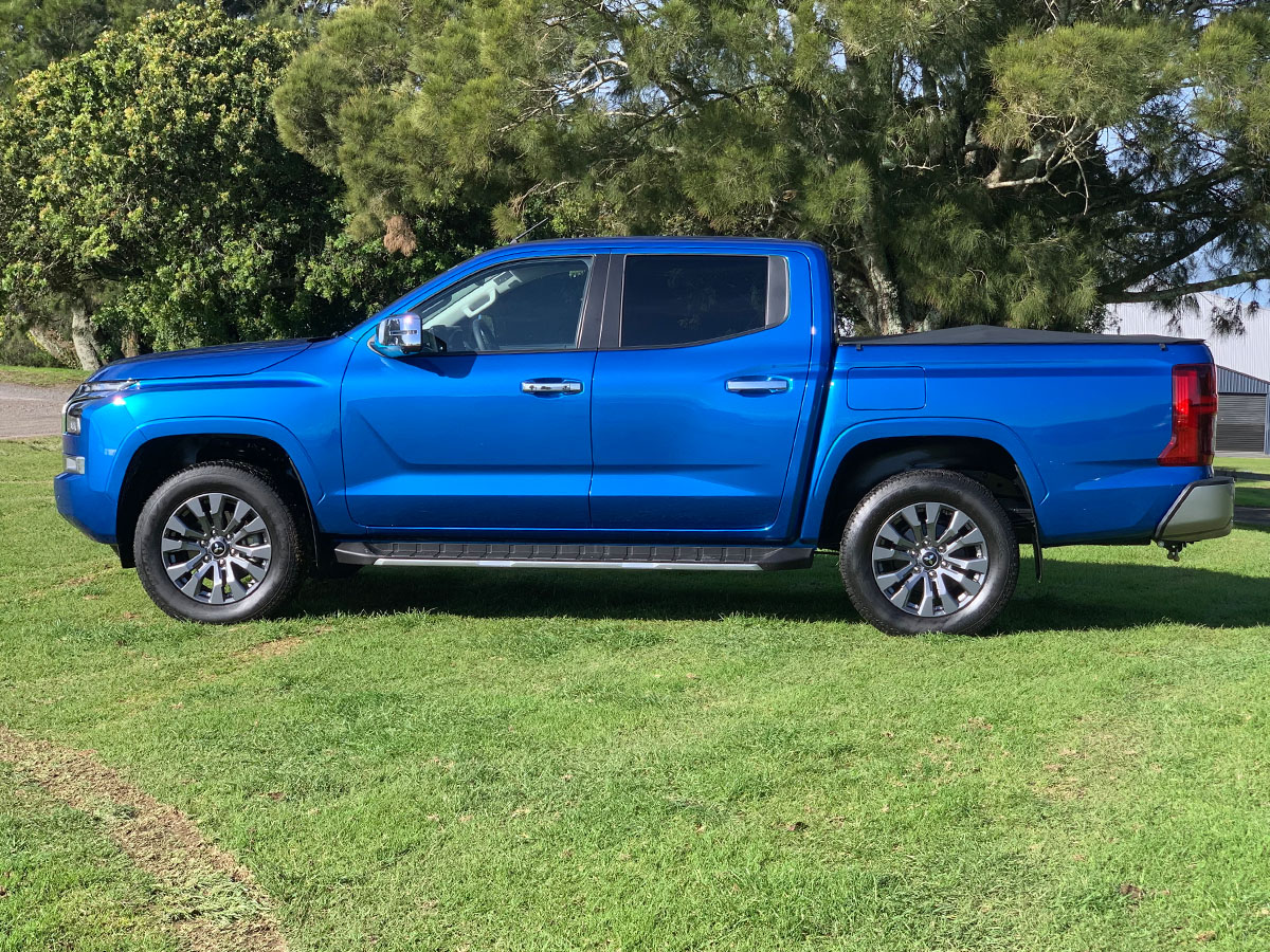 2024 Mitsubishi Triton GLXR 4WD 2.4L Bi-Turbo Diesel 6 Speed Auto