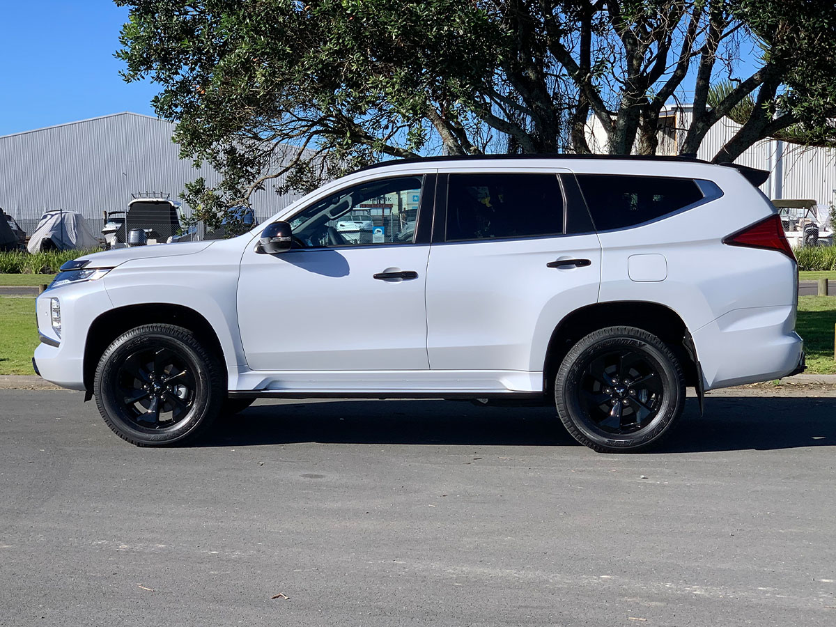 2025 Mitsubishi Pajero Sport VRX Black Edition