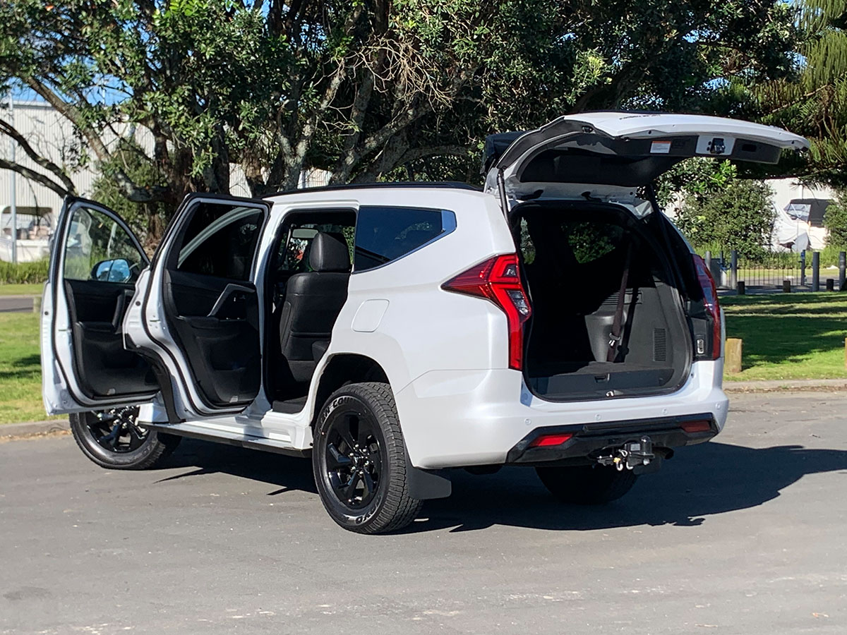 2025 Mitsubishi Pajero Sport VRX Black Edition