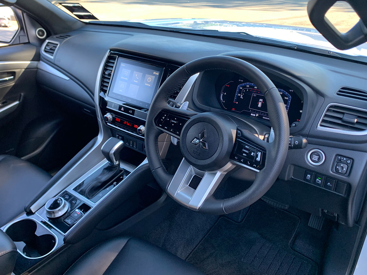 2025 Mitsubishi Pajero Sport VRX Black Edition