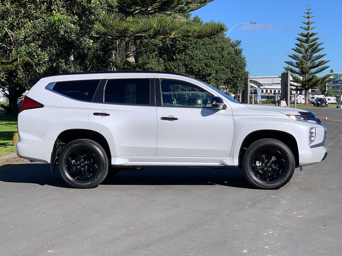 2025 Mitsubishi Pajero Sport VRX Black Edition