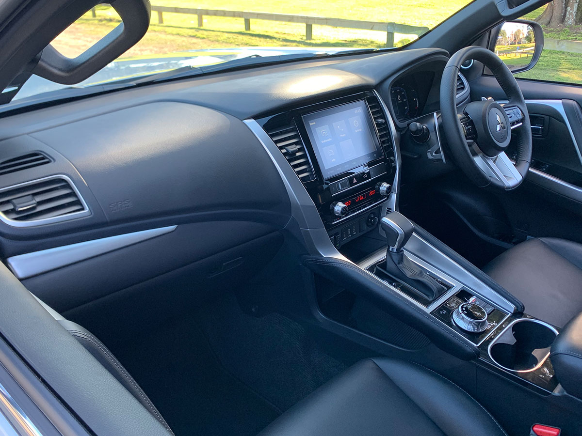 2025 Mitsubishi Pajero Sport VRX Black Edition