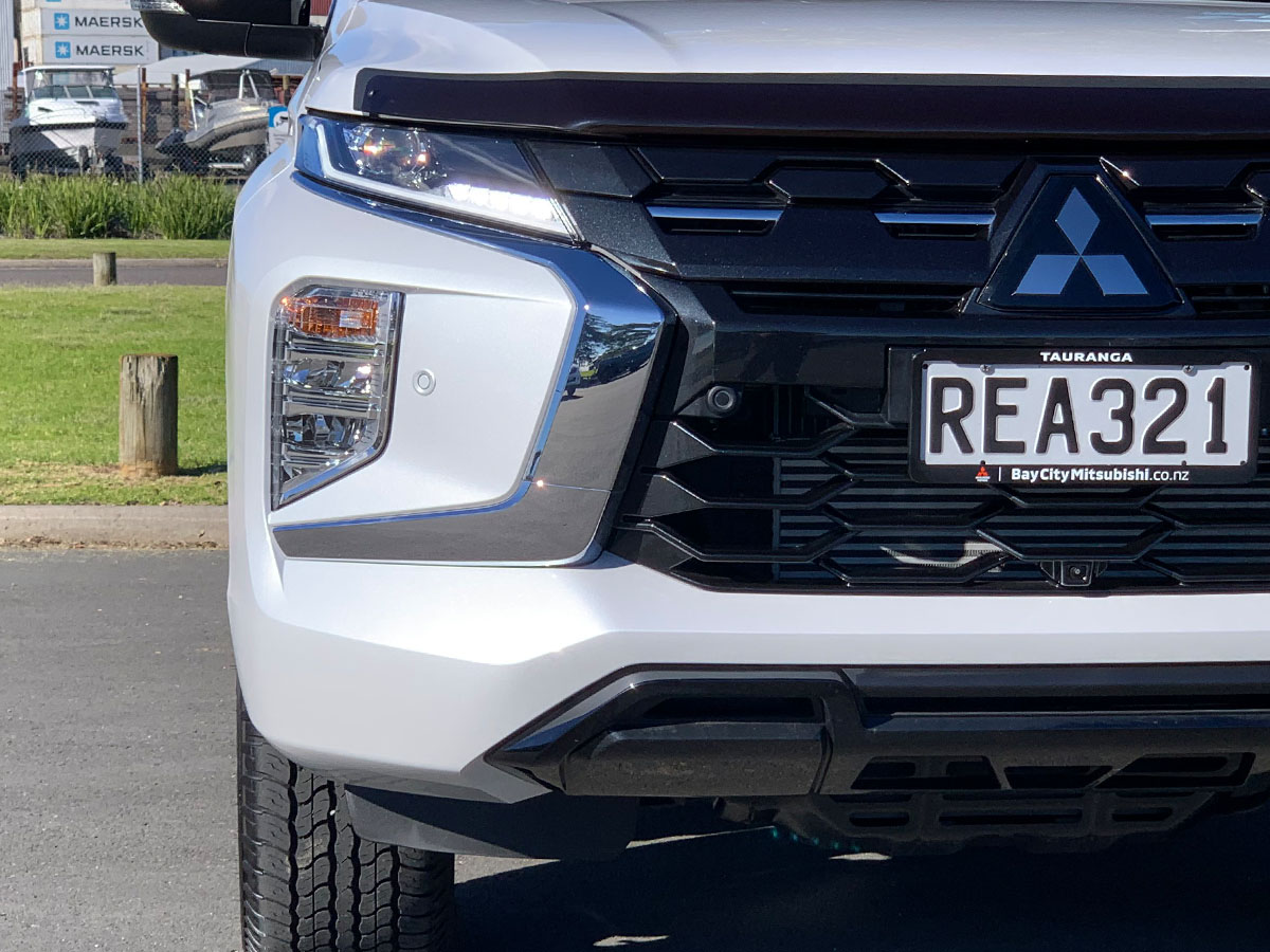 2025 Mitsubishi Pajero Sport VRX Black Edition