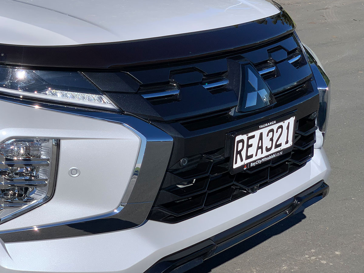 2025 Mitsubishi Pajero Sport VRX Black Edition