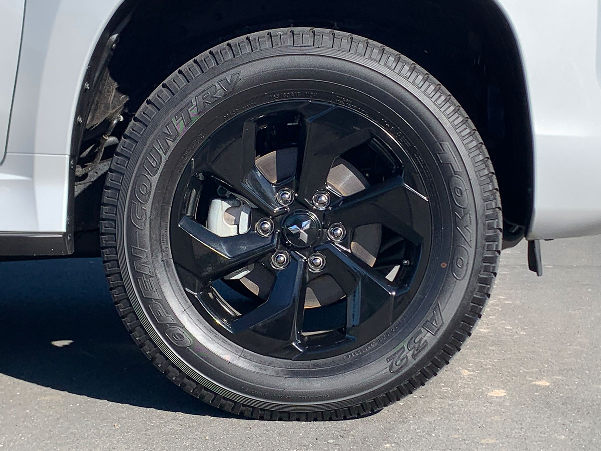 2025 Mitsubishi Pajero Sport VRX Black Edition