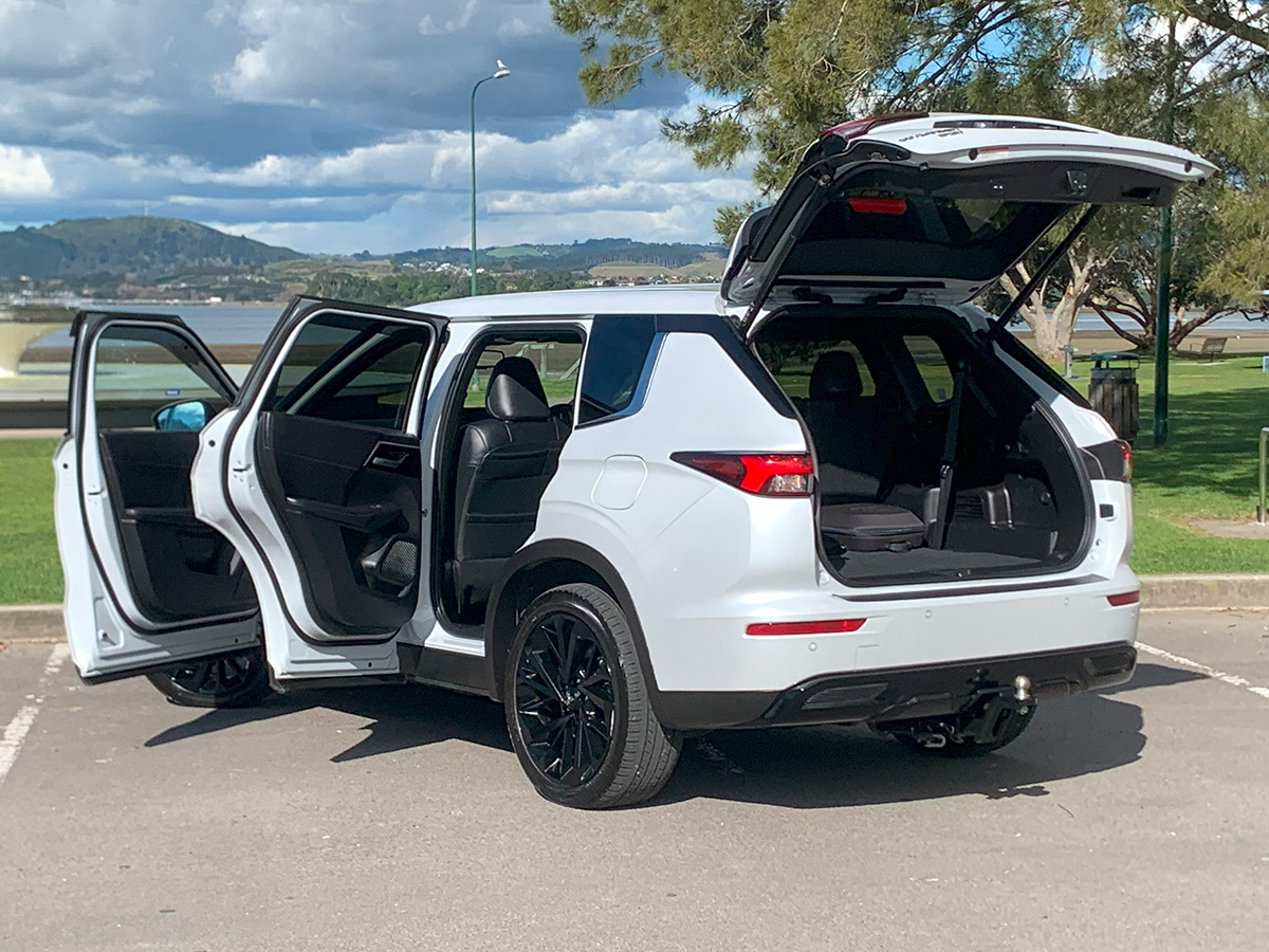 2023 Mitsubishi Outlander PHEV Sport 4WD Hybrid 7 Seater