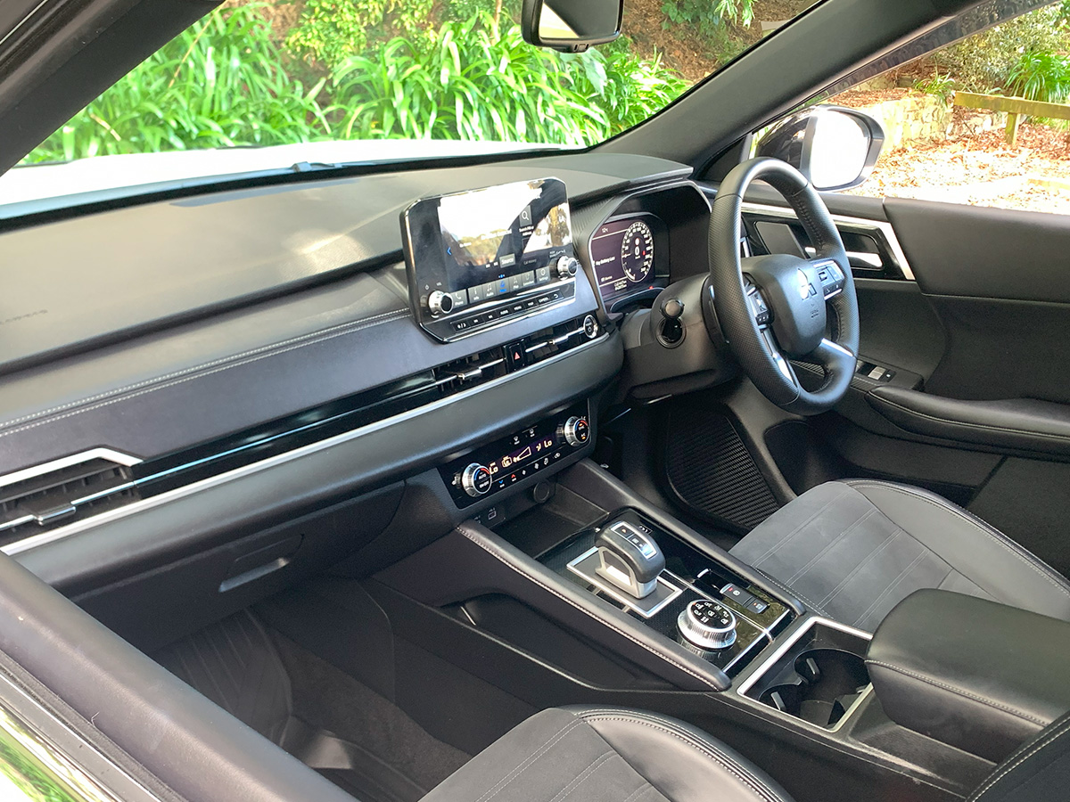 2023 Mitsubishi Outlander PHEV Sport 4WD Hybrid 7 Seater