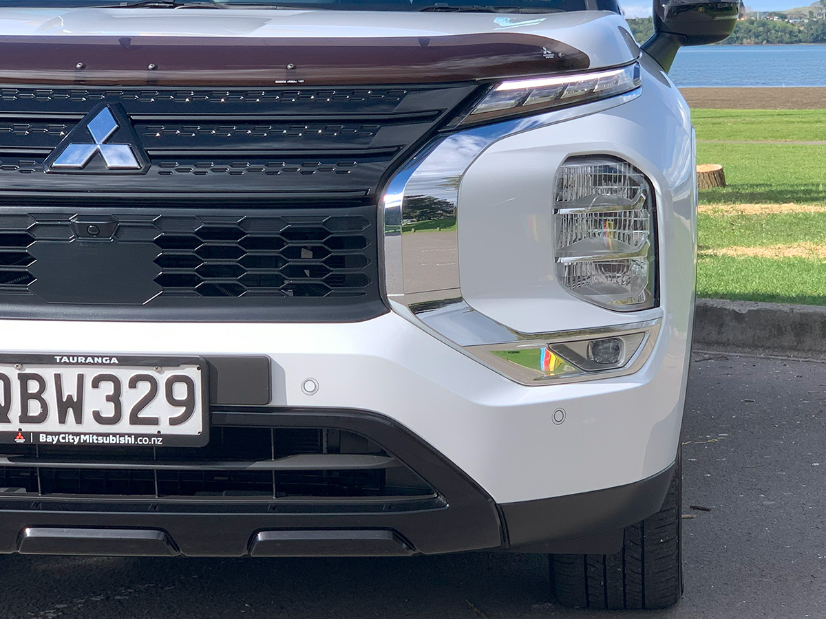 2023 Mitsubishi Outlander PHEV Sport 4WD Hybrid 7 Seater