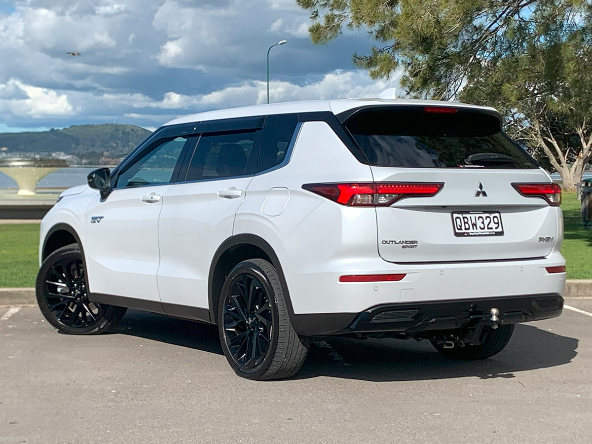 2023 Mitsubishi Outlander PHEV Sport 4WD Hybrid 7 Seater
