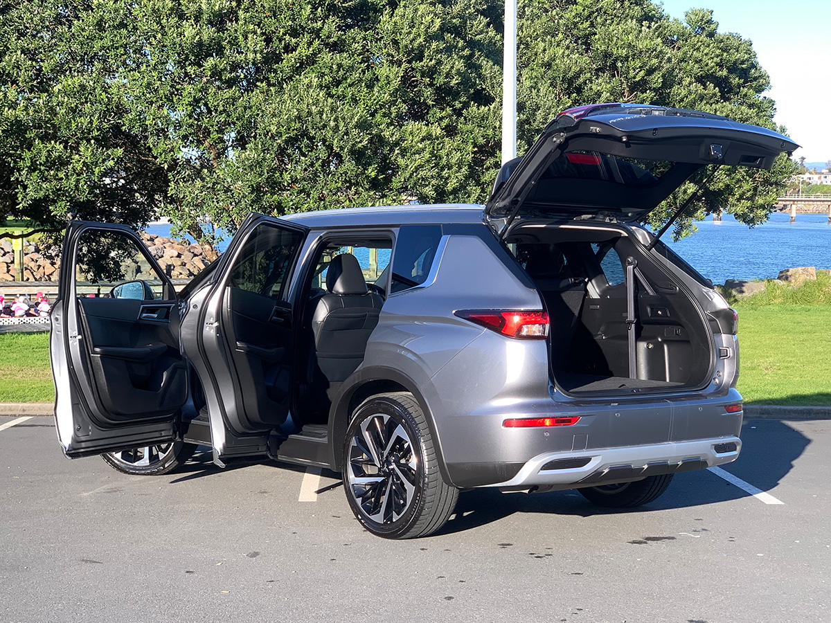 2023 Mitsubishi Outlander XLS 2WD 7 Seater 2.5L Petrol Auto