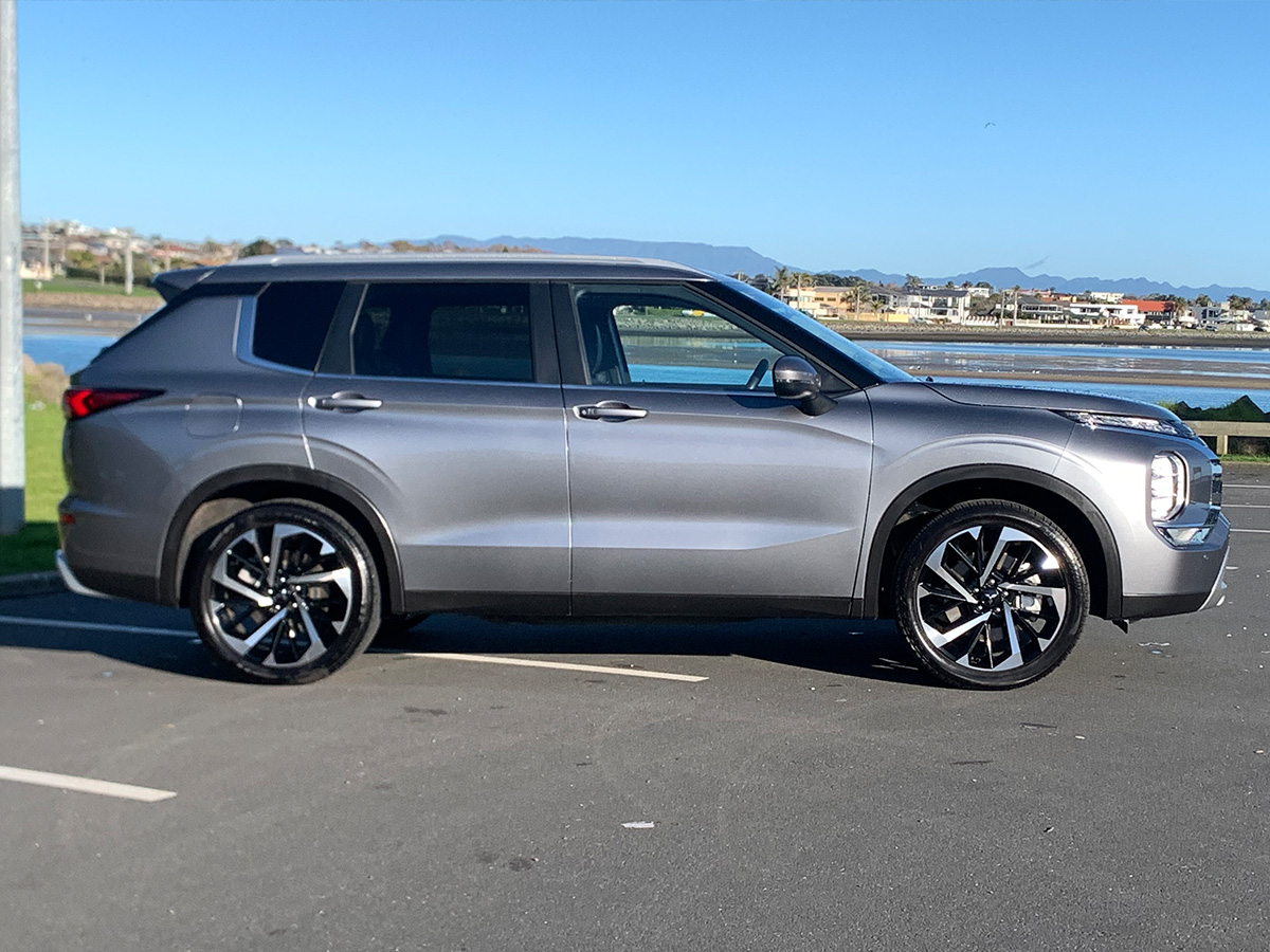 2023 Mitsubishi Outlander XLS 2WD 7 Seater 2.5L Petrol Auto