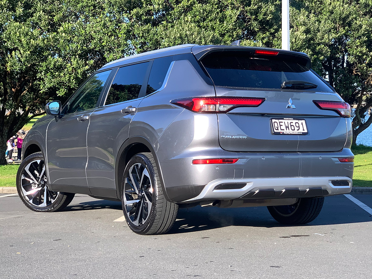 2023 Mitsubishi Outlander XLS 2WD 7 Seater 2.5L Petrol Auto