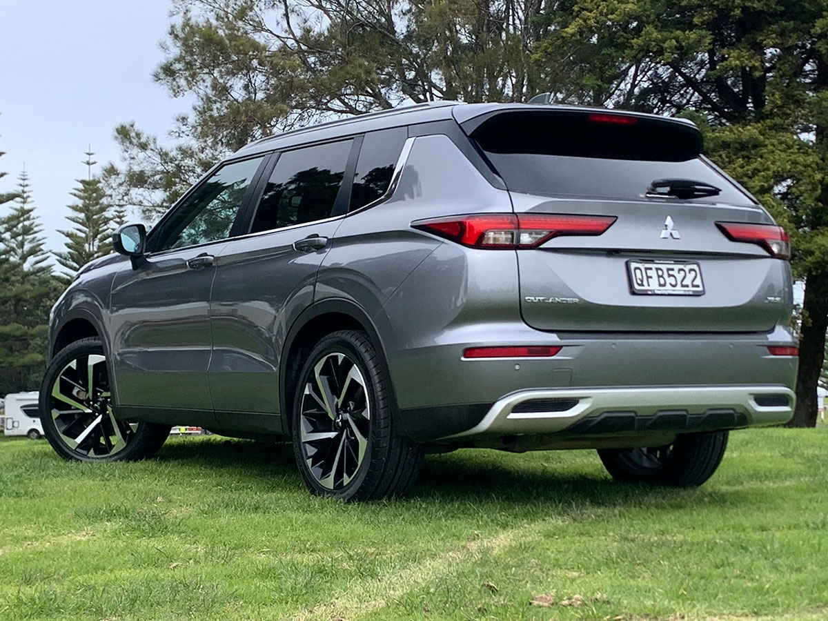 2023 Mitsubishi Outlander XLS 2WD 7 Seater 2.5L Petrol Auto